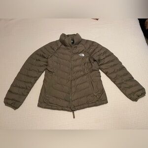Northface women’s puffer jacket olive green Medium